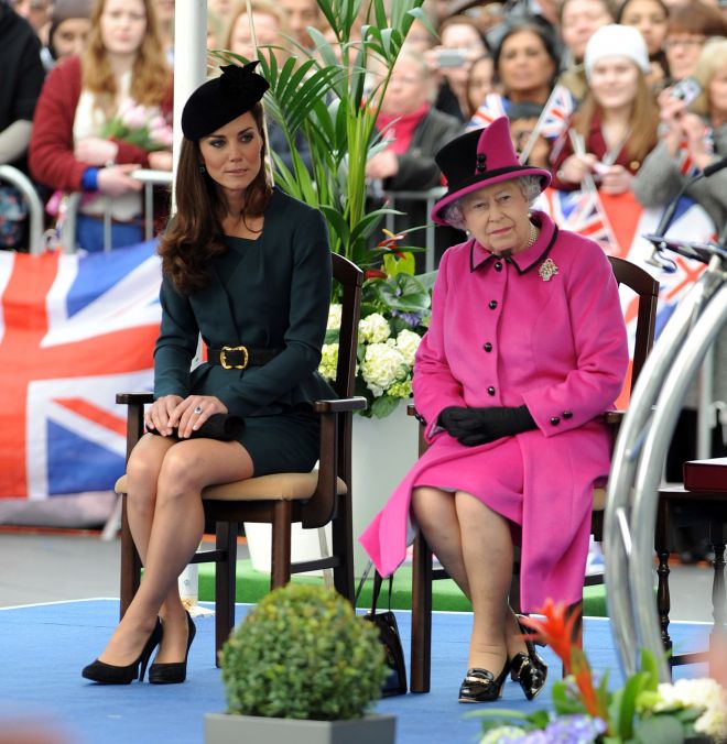 Kate Middleton a královna