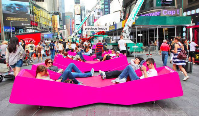 Fantastic Lounge Area at Times Square (New York)
