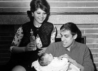 Adriano Celentano и Claudia Morey с дете