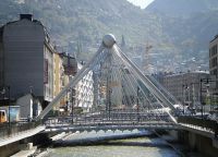 Мост над Валери в столицата