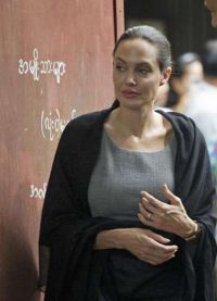 Angelina Jolie je velmi tenká