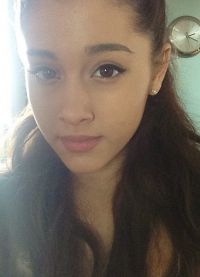 Ariana Grande bez makeupu 5