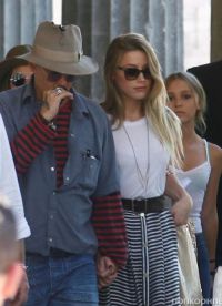 Johnny Depp s dětmi na procházce