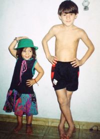 Lionel Messi v dětství se svou sestrou