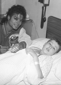 Michael více než 20 let pomohl nemocnicím a sirotčincům a daroval charitě