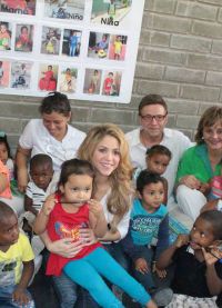 Shakira při otevření školy v Kolumbii