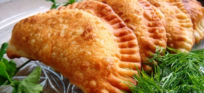 chebureks مع اللحم