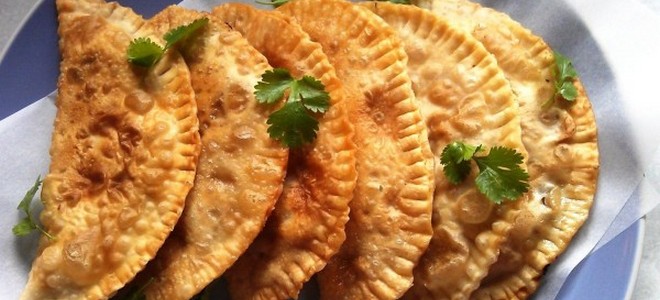 وصفة ل chebureks القرم مع اللحوم