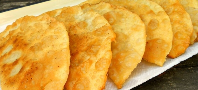 chebureks مع اللحم