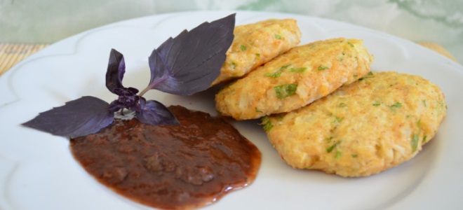 从花椰菜奶酪的肉饼