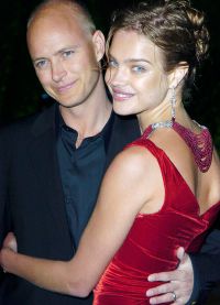 Natalia Vodyanova和三个孩子的父亲Justin Portman