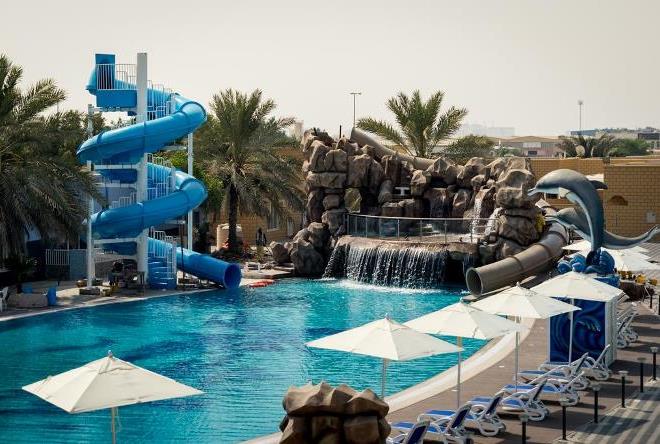 Jeden z hotelů v Umm al-Kaivain