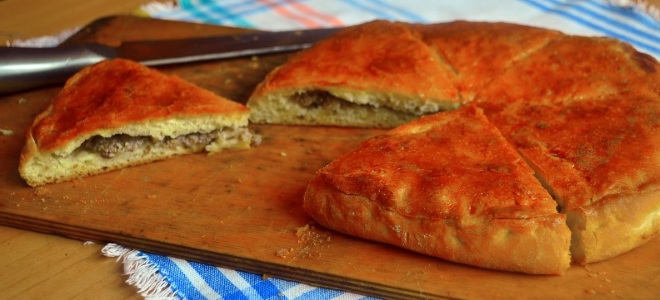 khachapuri с месо на кисело мляко