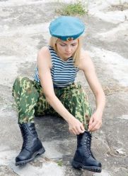 jak jít armádní dívka