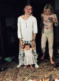 Kurt Cobain se svou ženou a dcerou