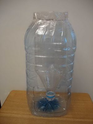 Podavač z plastové láhve16