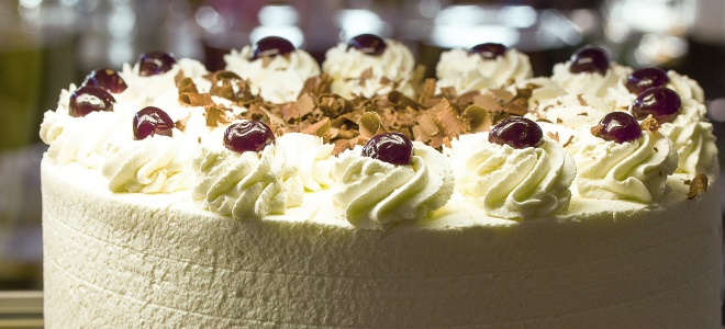 Creamový tvarohový koláč pro ozdobení dortu