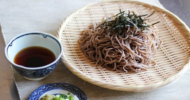 荞麦面 - 美味的日本料理的原始食谱