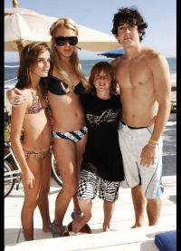 Lindsay Lohan se sestrami a bratrem
