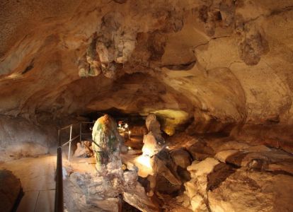 Ghar-Dalamova jeskyně