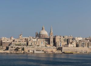 Pohled na nábřeží Valletty z nábřeží Sliema
