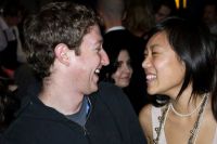 Mark Zuckerberg和Priscilla Chan喜欢一起笑