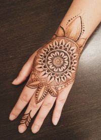 mehendi على الرسغ رسم 1