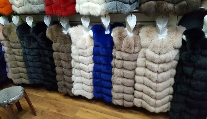 jak si vybrat koženou vestu z polární lišky