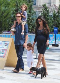 Matthew McConaughey se svou ženou a dětmi na procházce