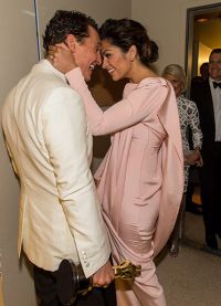 Matthew McConaughey a jeho žena na ceremonii Oscara