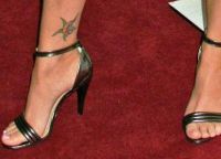 Prsty Megan Fox mají normální velikost