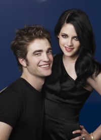 román Robert Pattinson a Kristen Stewart pokračoval od roku 2008 do roku 2012