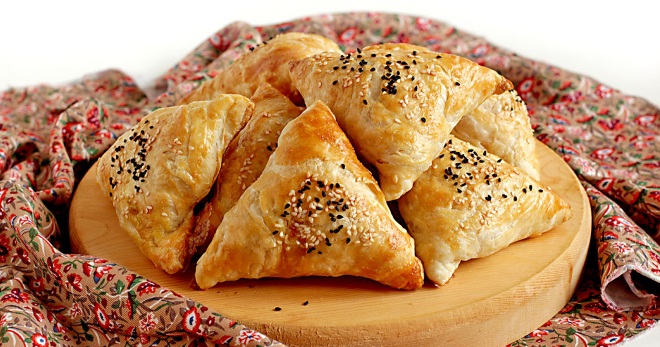 Самса от тесто за сладкиши е най-простият рецепти за вкусни узбекски печени продукти