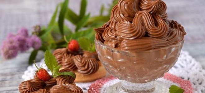 Čokoládová krémová karotka na dort