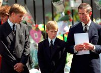 Princ Charles a jejich synové a dcery William a Harry na pohřbu princezny