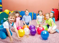 التنشئة الاجتماعية للأطفال في مرحلة ما قبل المدرسة من خلال اللعبة