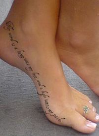 tetování na noze s nápisem 6