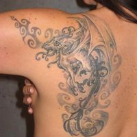 فتاة مع التنين tattoo1