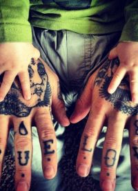tetování na prstech 6