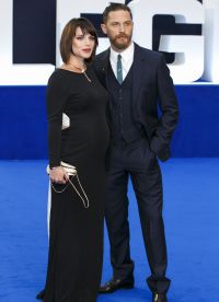 Tom Hardy a Charlotte Riley v očekávání dítěte