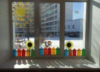 Dekorace oken na jaře v mateřské škole 11