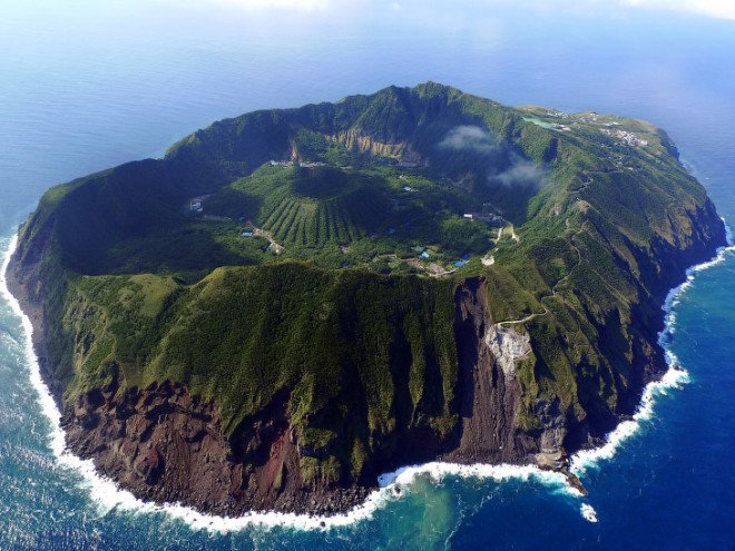 Ostrov Aohashima - sopka