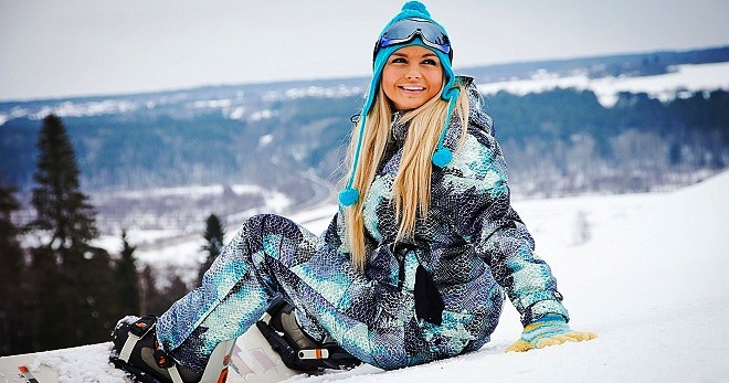 Dámské lyžařské obleky - jaké jsou a jak je správně zvolit?