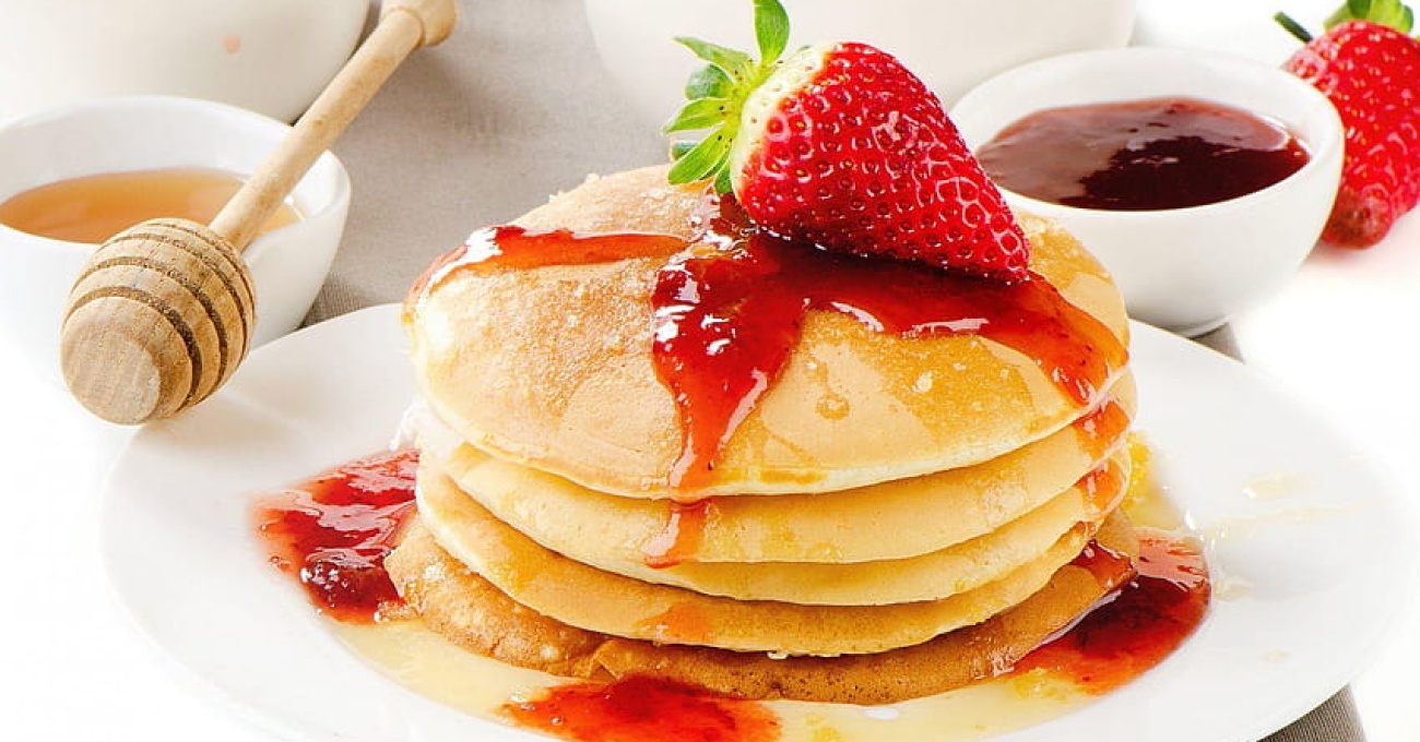 desktop-wallpaper-pancakes-pancakes-pancakes-jam-honey-strawberry-berry-red-food-pancakes[1]